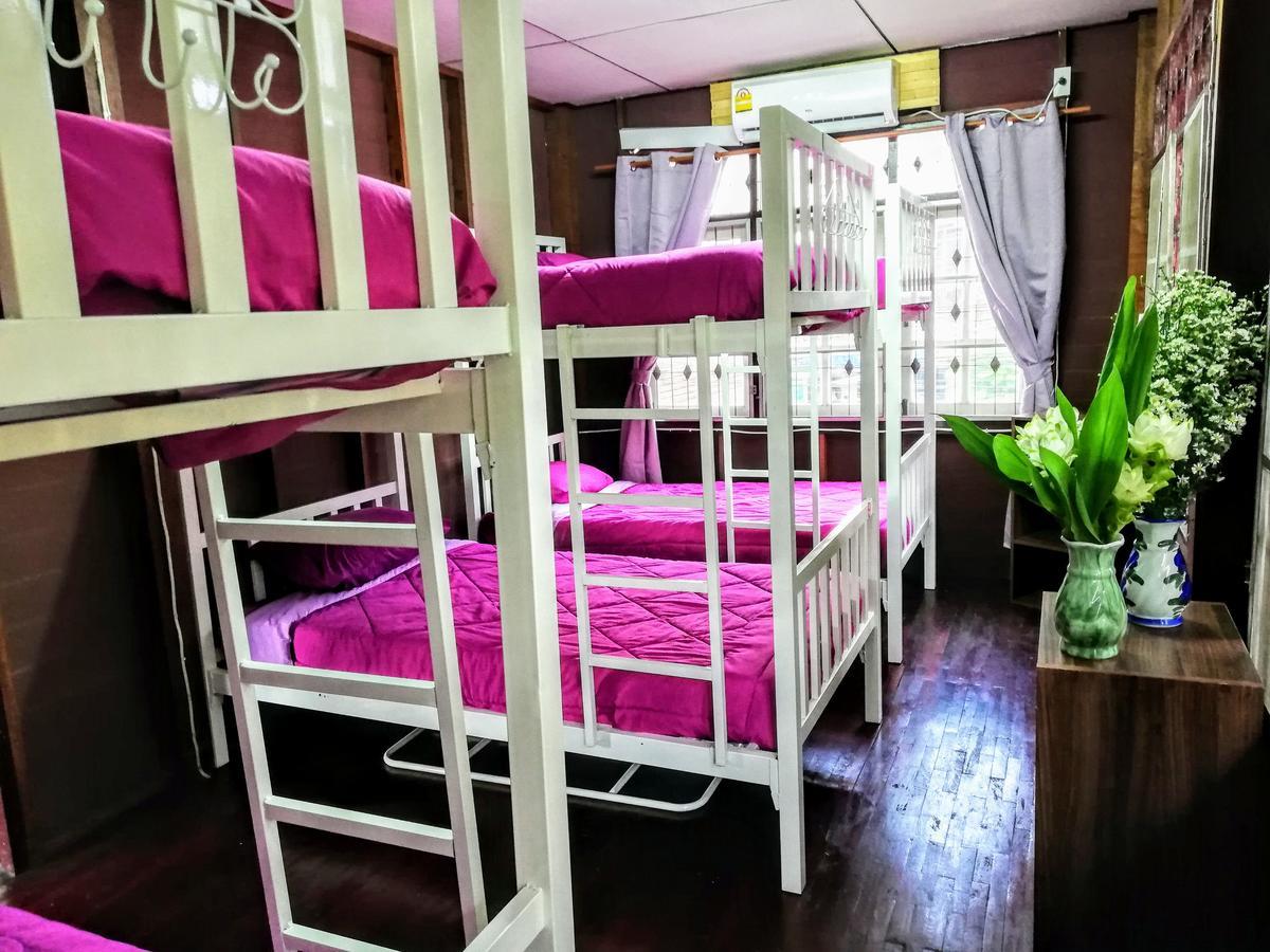 Champion Hostel 2 (Adults Only) Chiang Mai Exterior photo