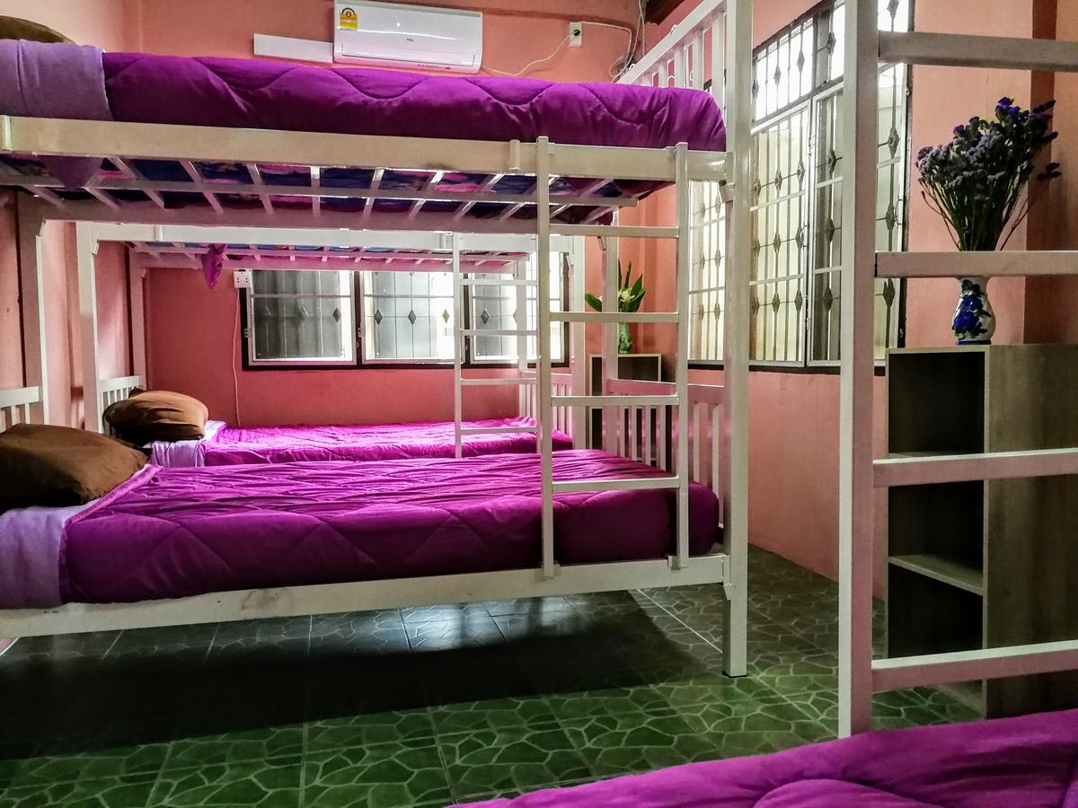 Champion Hostel 2 (Adults Only) Chiang Mai Exterior photo